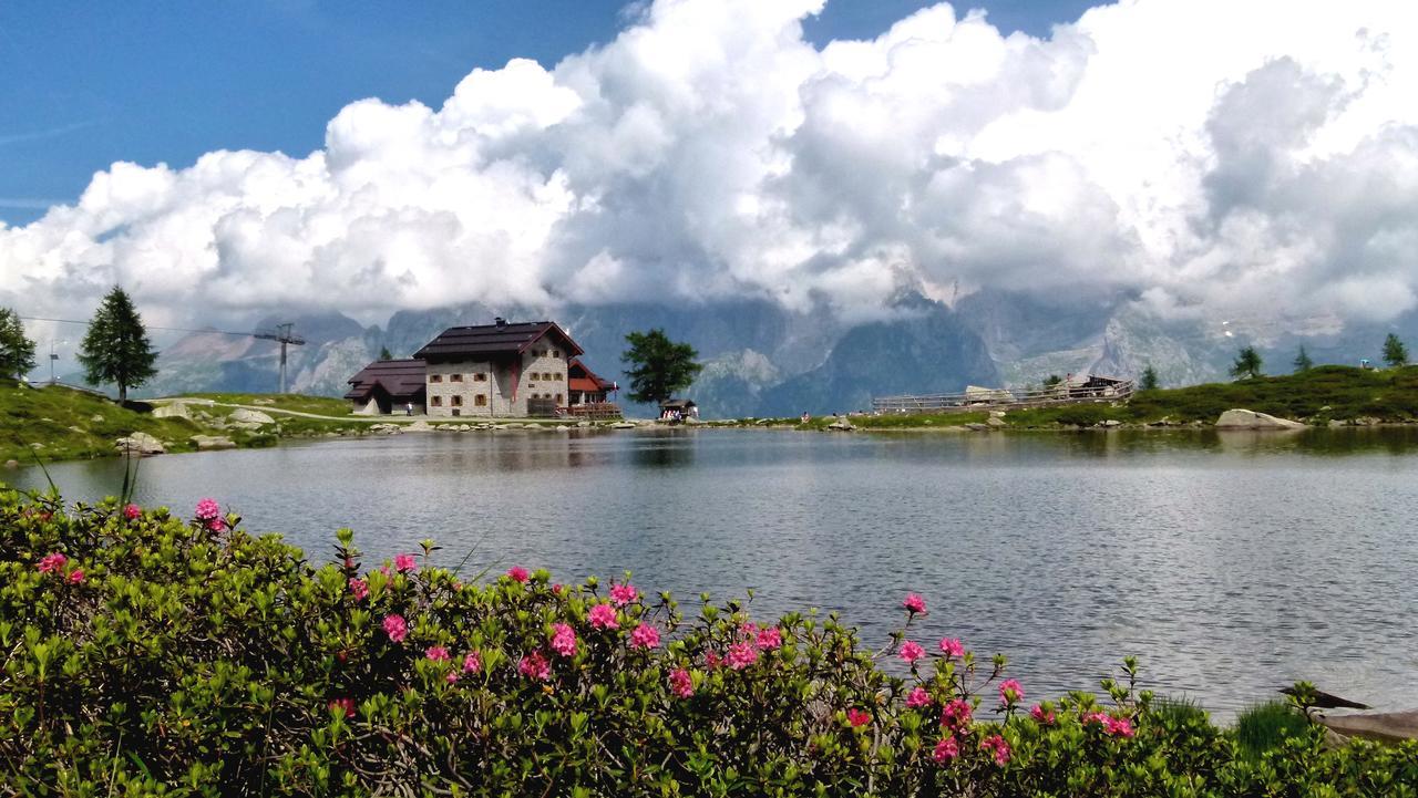 Rifugio Viviani Pradalago Hotel Madonna Buitenkant foto